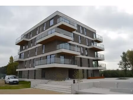 prachtig appartement aan kanaal bossuit-kortrijk te harelbeke