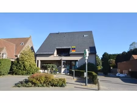 ruim en lichtrijk gerenoveerd appartement (182 m²) inclusief garage en parking