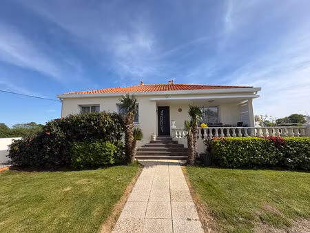 vente maison 5 pièces  130.00m²  sainte