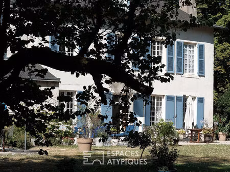 charmante maison de maître et son parc  aux portes d'orléans