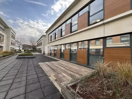 location bureaux 320 m² à 1 523 m²