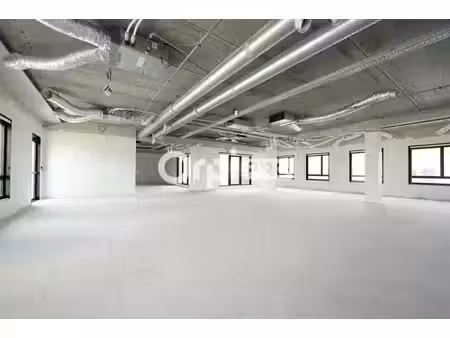 location bureaux genas 69740 792m²
