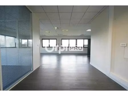 location bureaux 240 m² à 547 m²