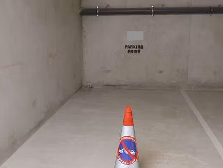 vente garage et parking à aix-en-provence (13080) : à vendre / 12m² aix-en-provence