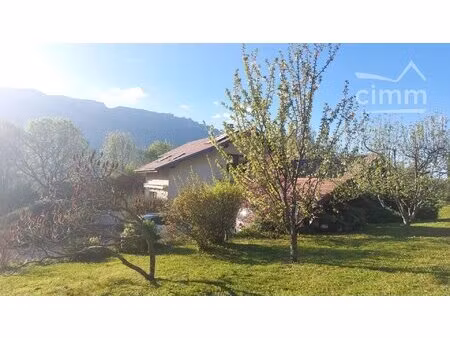 maison individuelle  grand terrain  au calme