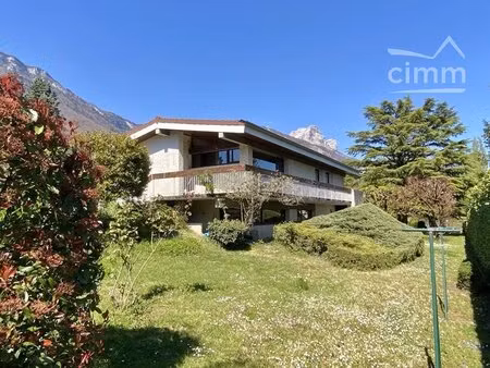 saint-ismier : maison familiale de 134 m² - 5 chambres - terrain arboré de 1 431 m²