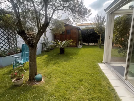 charmante maison au calme avec jardinet et garage.