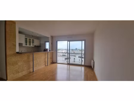 location appartement 2 pièces 47 m² à bordeaux (33800)