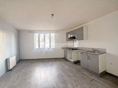 location appartement 3 pièces 60 m² à arles (13200)
