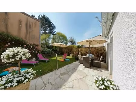 appartement atypique avec jardin privatif et box