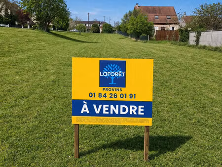 terrain à bâtir proche provins