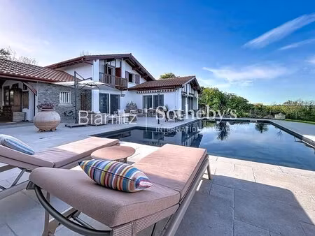 maison basque avec piscine et vue dégagée larressore