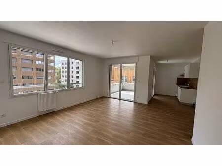 location appartement 4 pièces 82m² nantes 44300