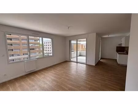 location appartement 4 pièces 82m² nantes 44300