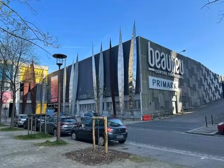 location commerce 630 m²