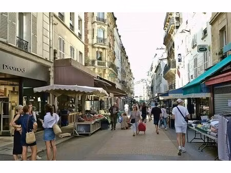 location commerce 70 m²