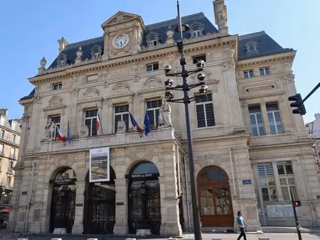 location commerce 179 m²