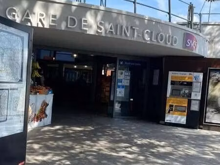 location commerce saint cloud 92210 117m²