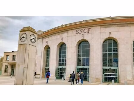 location commerce 377 m²