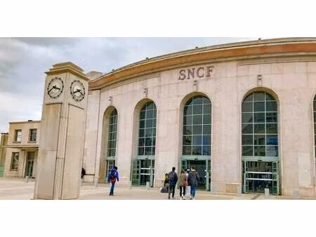location commerce versailles 78000 377m²
