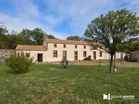 a 5 mn de maulevrier  belle fermette rénovée de 132 m² sur un terrain de plus de 5700 m² à