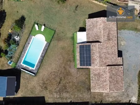 villa de plain-pied avec piscine