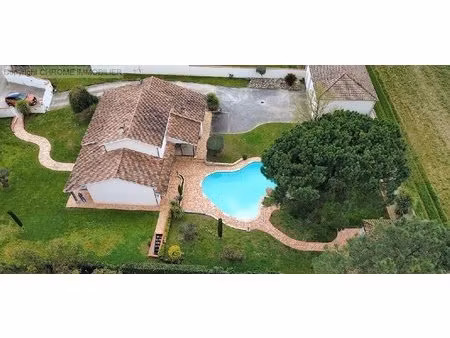 magnifique maison avec piscine et double garage