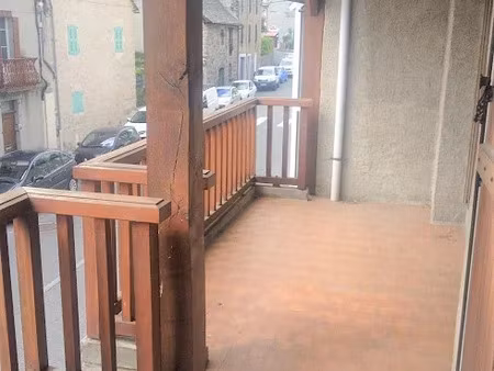 location appartement 3 pièces à laguiole (12210)  614 €