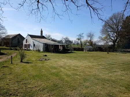 en exclusivité  un ensemble de deux maisons  une habitable de suite et l'autre à...