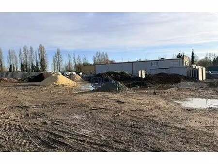 location terrain 2 500 m²