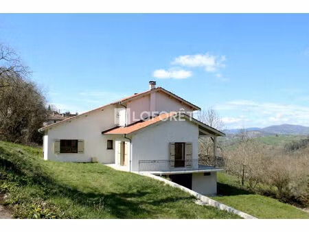 maison individuelle 4 chambres  sous-sol et grand terrain