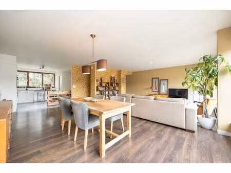 ruim duplex appartement met zonnig terras