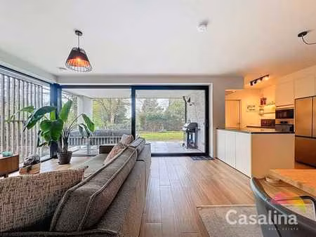 appartement au rez-de-chaussée avec terrasse et jardin