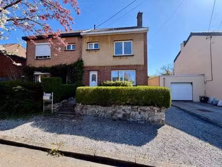 agréable maison 3 façades avec jardin au calme