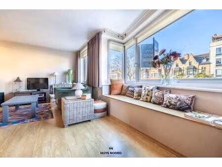 lichtrijk drie-slaapkamers appartement en garage