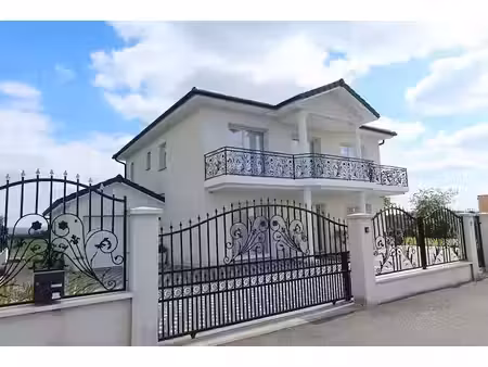 vente maison 7 pièces 185 m² à chemaudin et vaux (25320)  620 000 €
