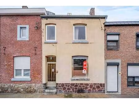 maison à rénover avec 3 chambres  terrasse et jardin