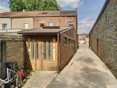 maison 3 façades sur la place de saintes