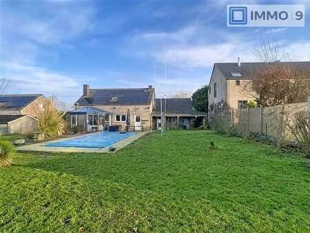 maison 4 façades avec piscine et 2 garages