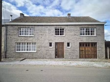une maison d’habitation à moderniser avec garage et jardin