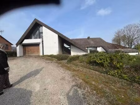 belle villa avec garage et jardin arboré