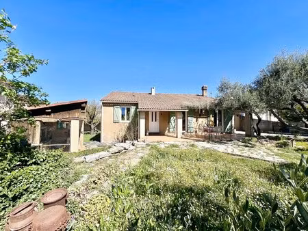 maison de plain-pied sur 629 m² de terrain clos