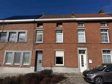 belle maison totalement à rénover  électricité conforme 2037