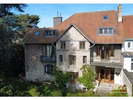 maison d'exception au centre ville avec grand jardin