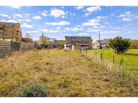 maison style fermette 3ch a renover avec jardin et garage