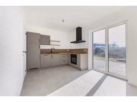 maison neuve 2 chambres avec terrasse à la louvière.