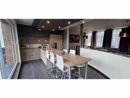 superbe et spacieux triplex de 210m² en plein centre-ville