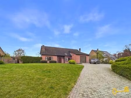 villa 5 chambres sur un terrain de +/- 15 ares