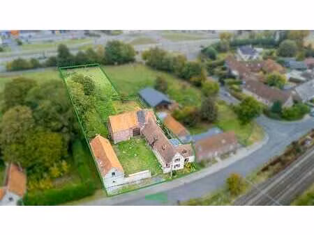 superbe ferme en u sur un terrain de 16 ares 15 ca situé à f