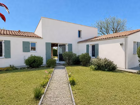 vente maison 4 pièces 97 m² à loix (17111)  698 250 €